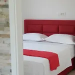 Mia Bilo *