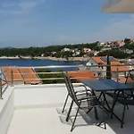 Mia Bilo *